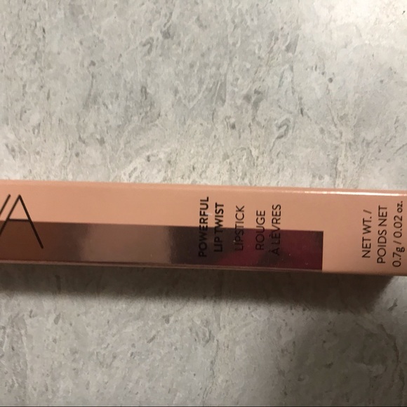 💗ZOEVA’s Powerful Lip Twist Liner Lipstick Nude - Picture 4 of 8